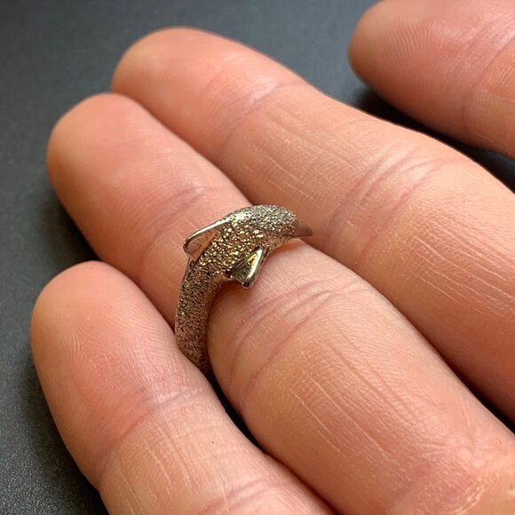 VTG Sterling Silver 925 Diamond Cut Finish Dolphin Design Statement Ring Size 5 - Picture 5 of 11